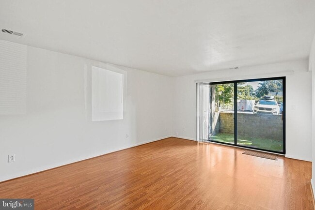 Building Photo - 2 Bailiffs Ct