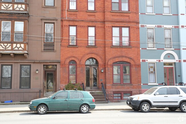 Building Photo - 100 Willett St