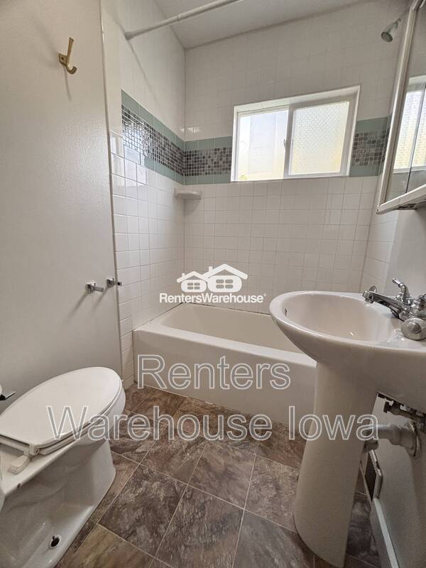 Building Photo - 904 Luster Ln