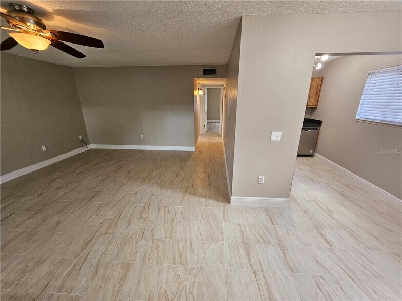 Building Photo - 2389 Oak Park Way