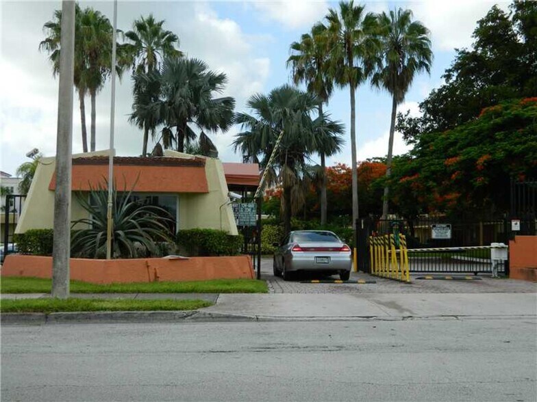 Gated Entry - 11060 SW 196th St