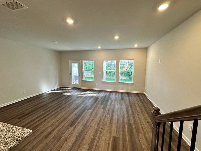 Building Photo - 4104 Holland Grv Rd