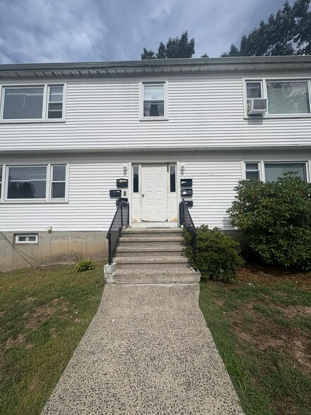 Building Photo - 220 Glen Haven Rd