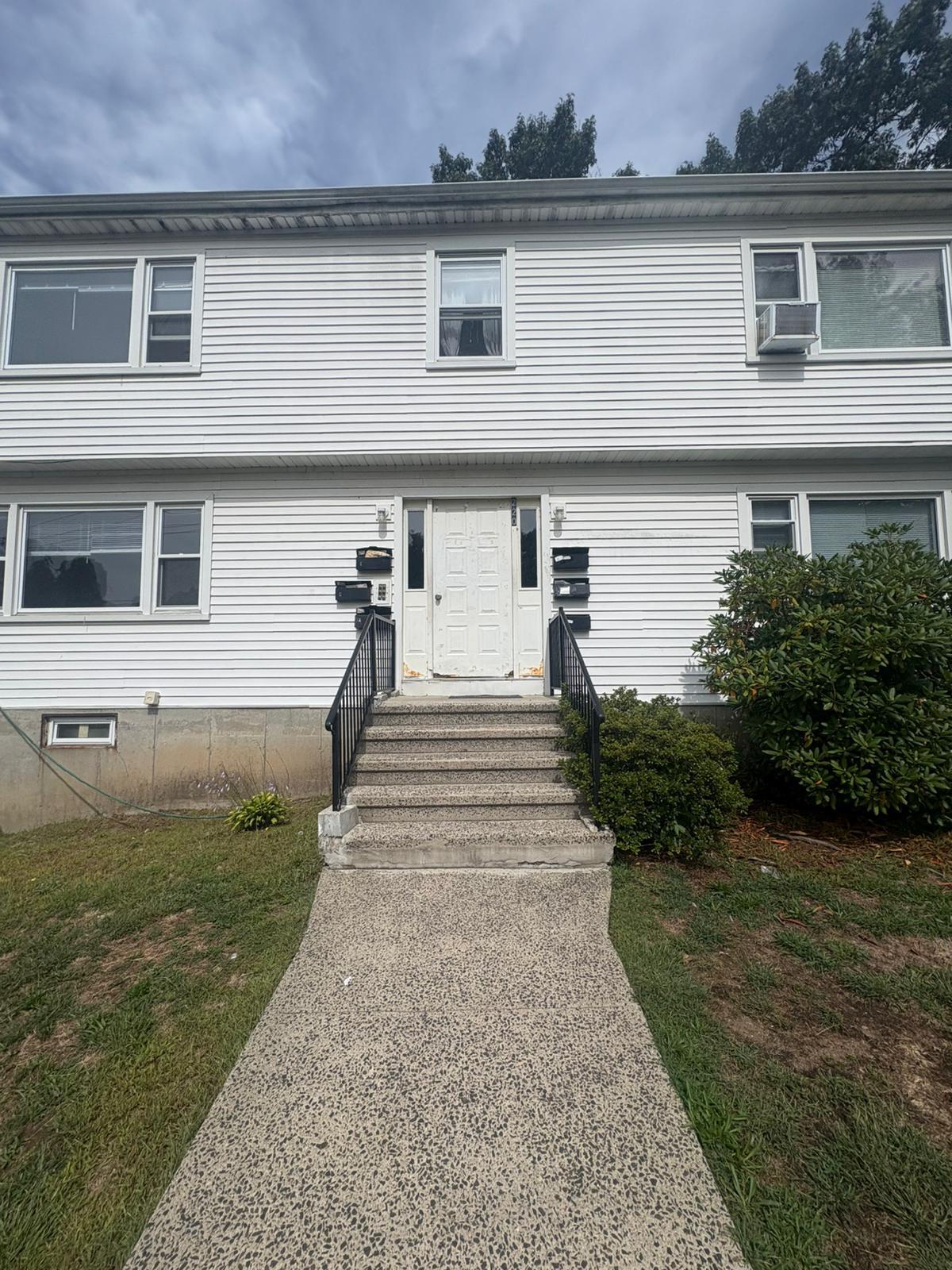 Building Photo - 220 Glen Haven Rd