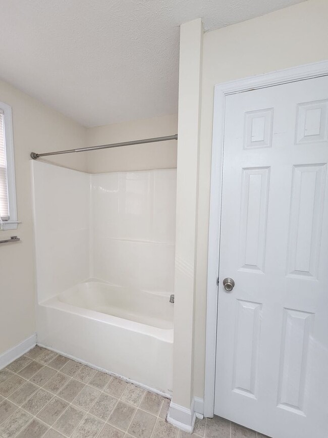 Building Photo - Asheville Rental!