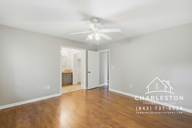 Building Photo - 2067 Dogwood Rd
