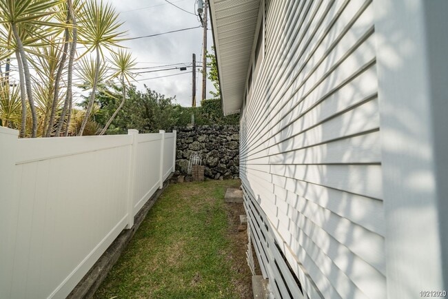 Building Photo - $1425 Beautiful Studio in Manoa 2646A Oahu...