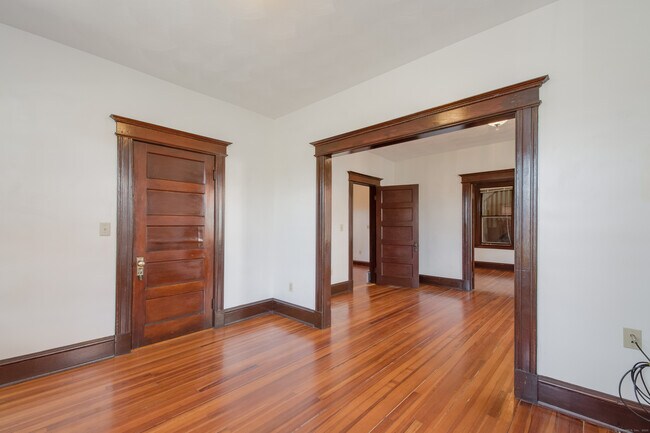 Building Photo - 181 Newington Rd
