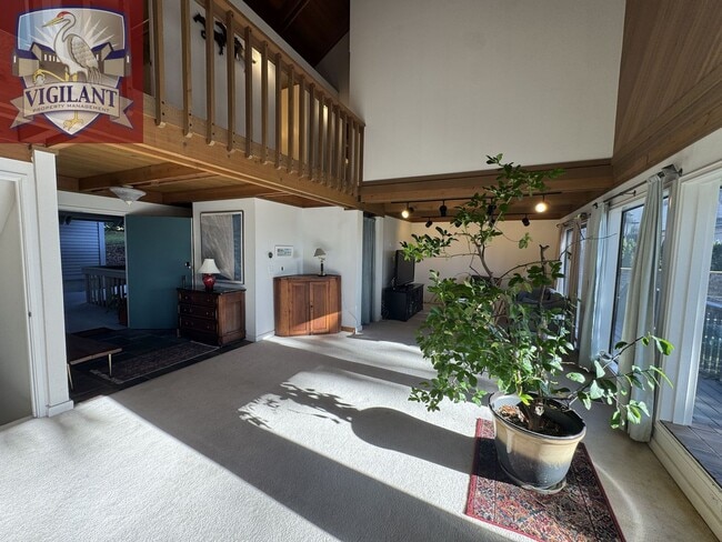 Building Photo - Amazing Furnished 4 bedroom home