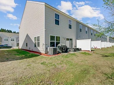Building Photo - 124 Gaura Ln
