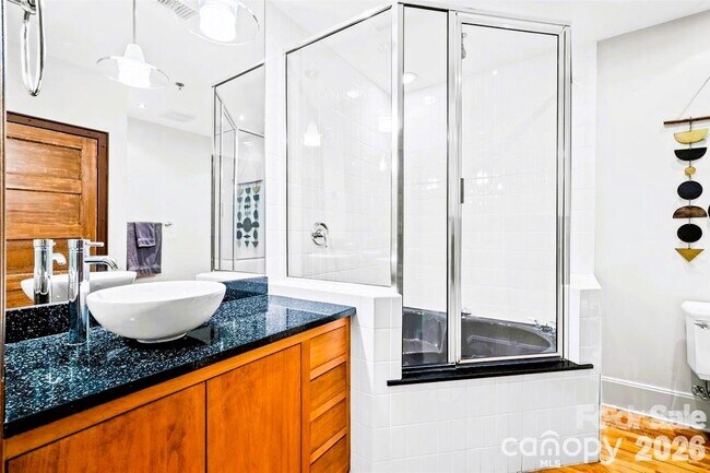 Building Photo - 84 E Walnut St