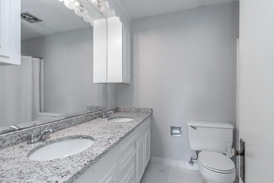 Building Photo - 714 Huntindon Rd