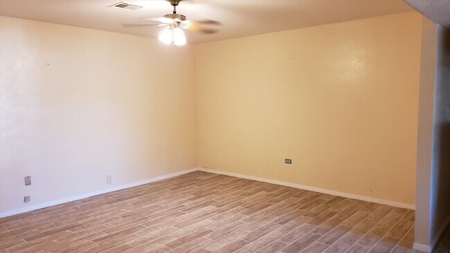 Building Photo - 930 S Dora Ave