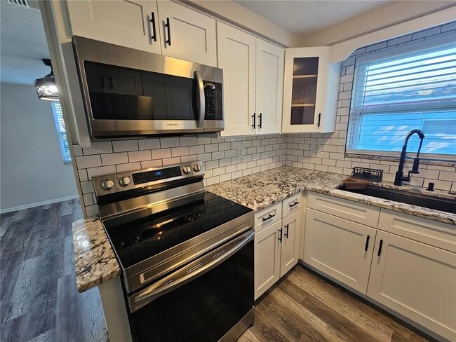 Building Photo - 4849 Camphor Ave