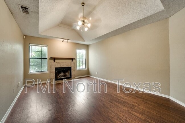 Building Photo - 2701 London Ct