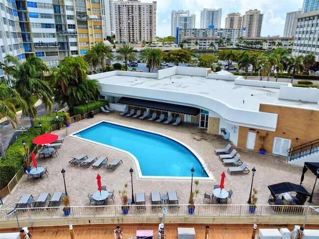 Building Photo - 100 Golden Isles Dr