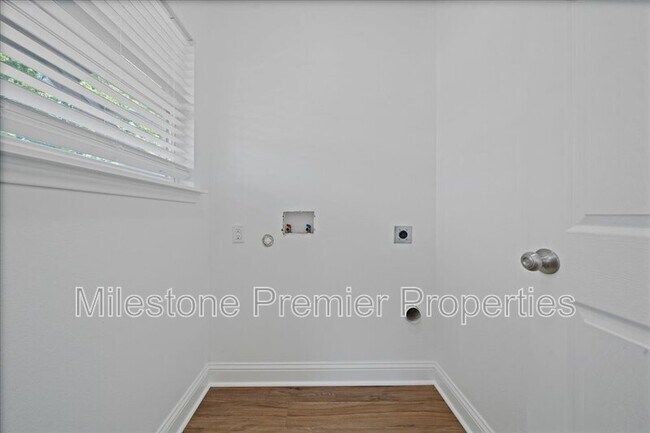 Building Photo - 3308 Moulton St