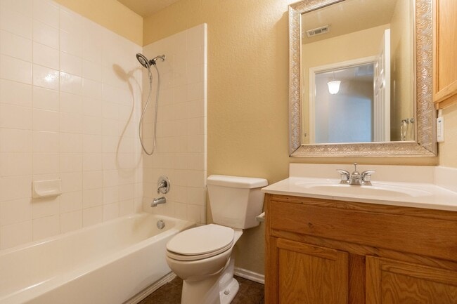 Building Photo - 2476 Medina Dr