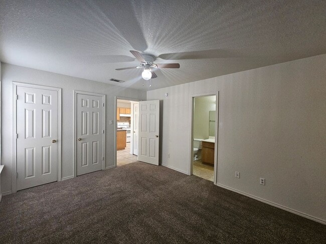 Building Photo - HUD / SECTION 8 ACCEPTED - MOVE IN READY!