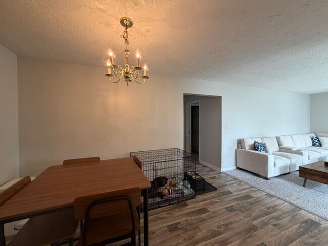Building Photo - 200-8 Waterdown~ The Crossings