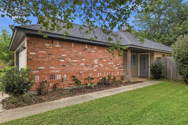 Building Photo - 955 Green Meadow St
