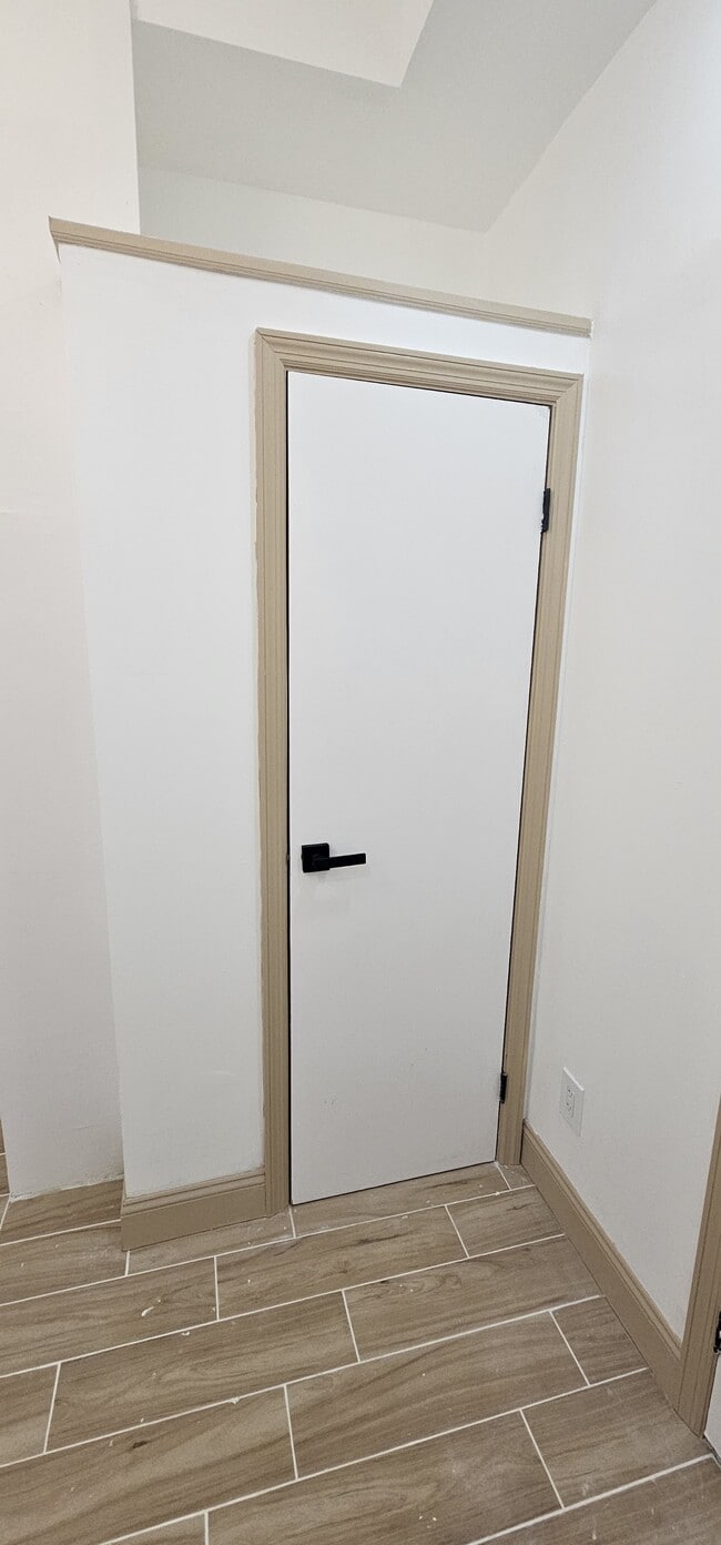 Building Photo - 70 Weirfield St