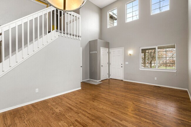 Building Photo - Large House in Parkview Highlands!