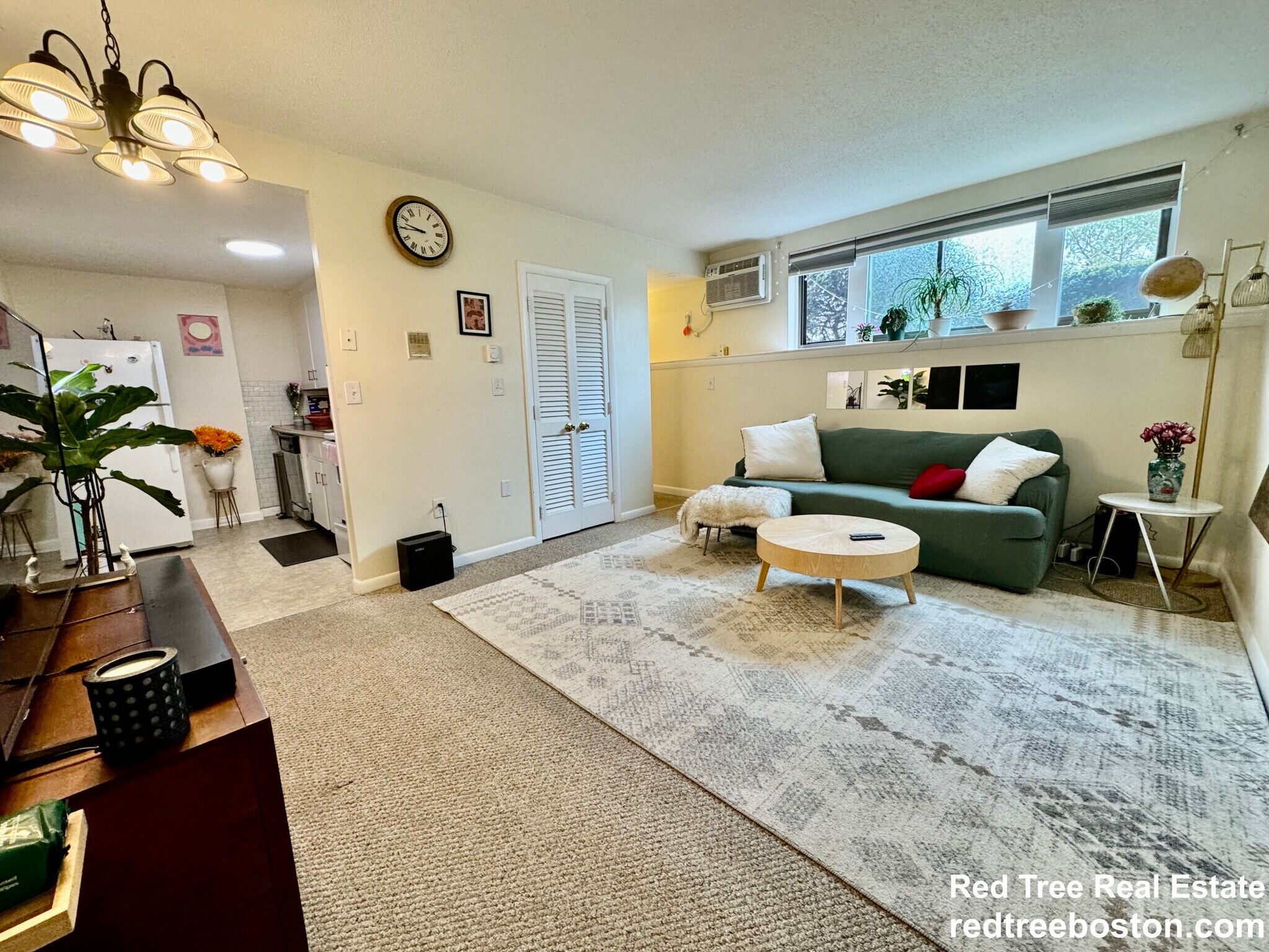 Building Photo - 172 River St