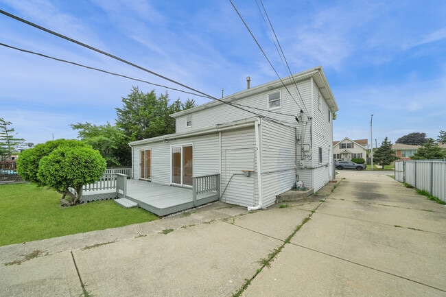 Building Photo - 4933 S Lockwood Ave