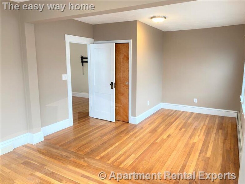 Building Photo - 167 Harvard St