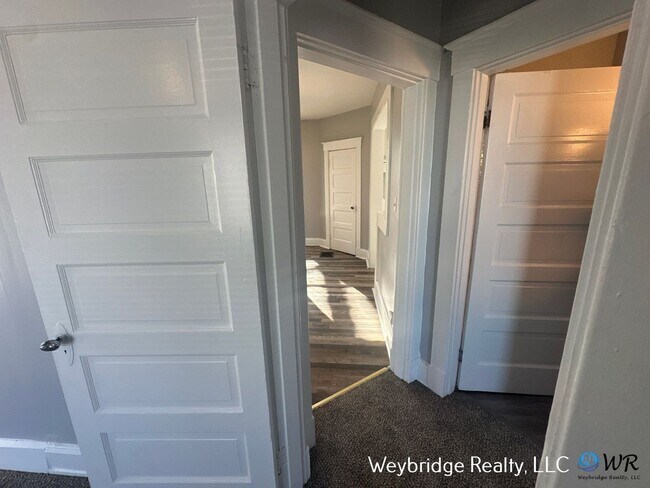 Building Photo - 407 Jackson Ave