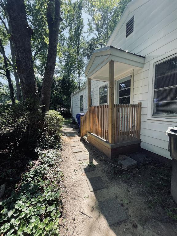 Building Photo - 117A White Oak Dr