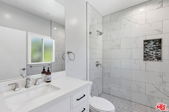 Building Photo - 6314 Primrose Ave