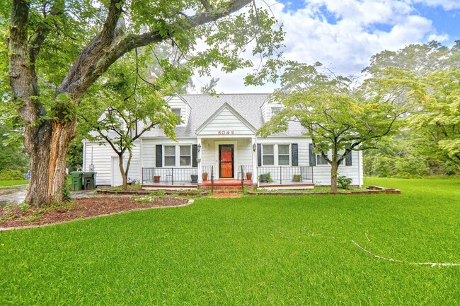 Primary Photo - Beautiful Lake Home Rental in Norfolk!