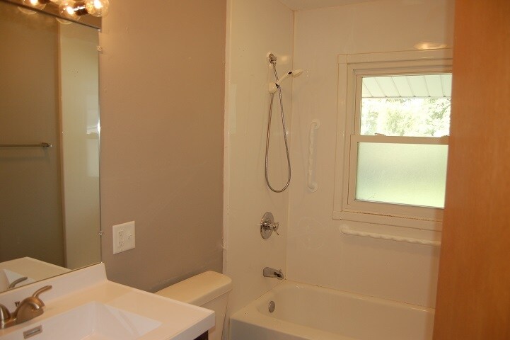 Building Photo - 233 Melrose Ct