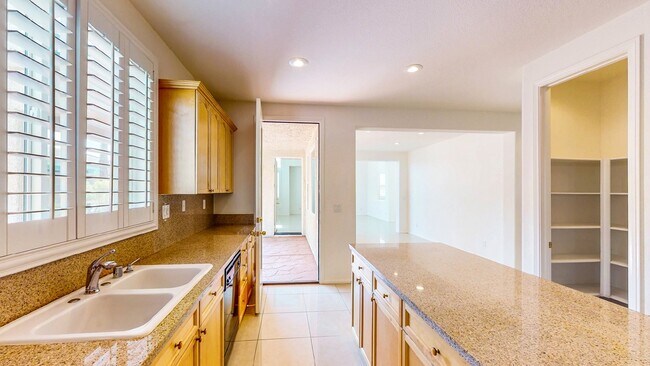 Building Photo - Beautiful 4 bedroom 3 full bath home with 2,902 Sq. FT. of living space.