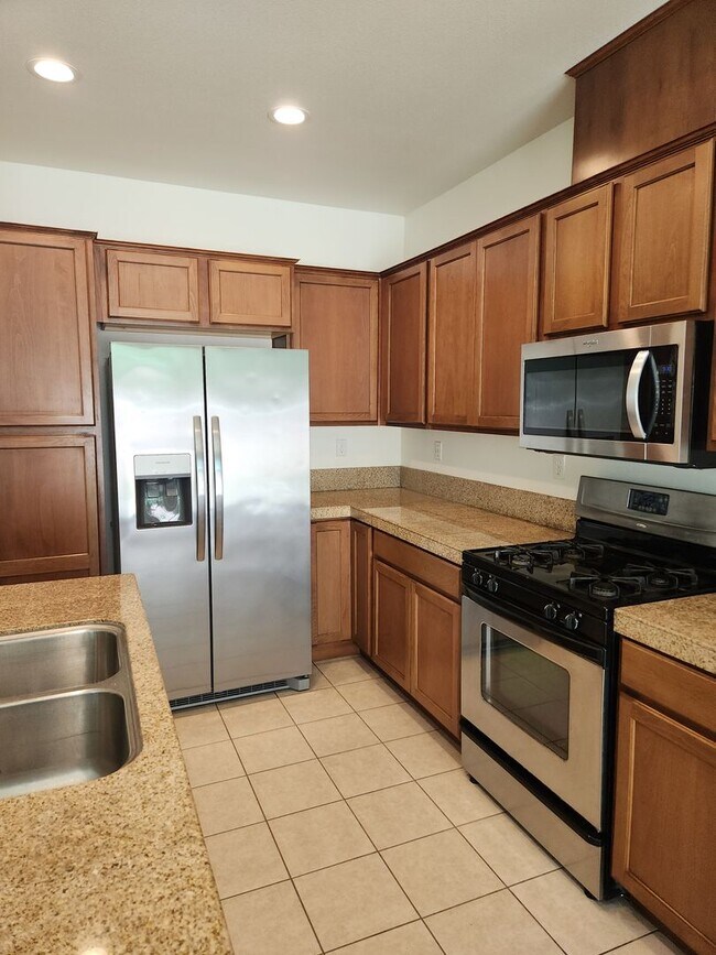 Building Photo - Lovely 3 bedrooms, 2 bathrooms located in ...