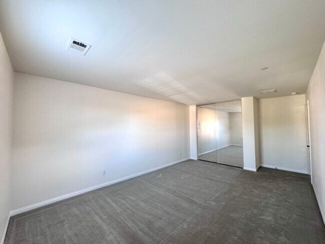 Building Photo - Welcome to this stunning 5 bedroom home fo...