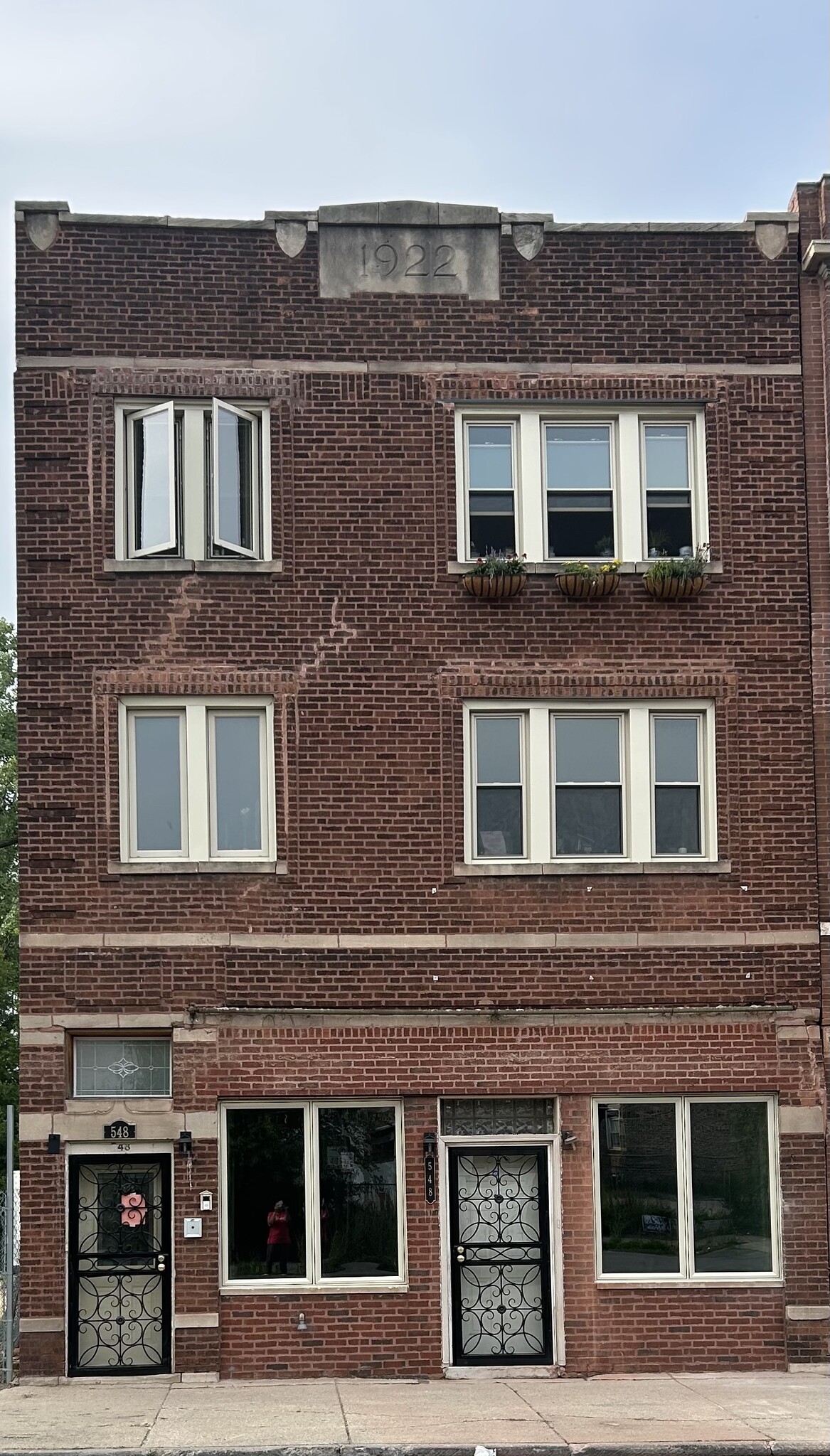 Building Photo - 548 E 61st St