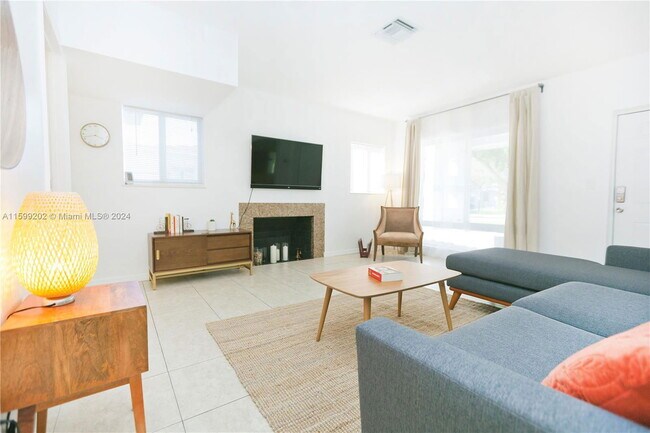 Building Photo - Northeast 132nd Street, North Miami, FL 33...