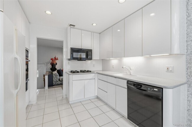 Building Photo - 20 Steuben Dr