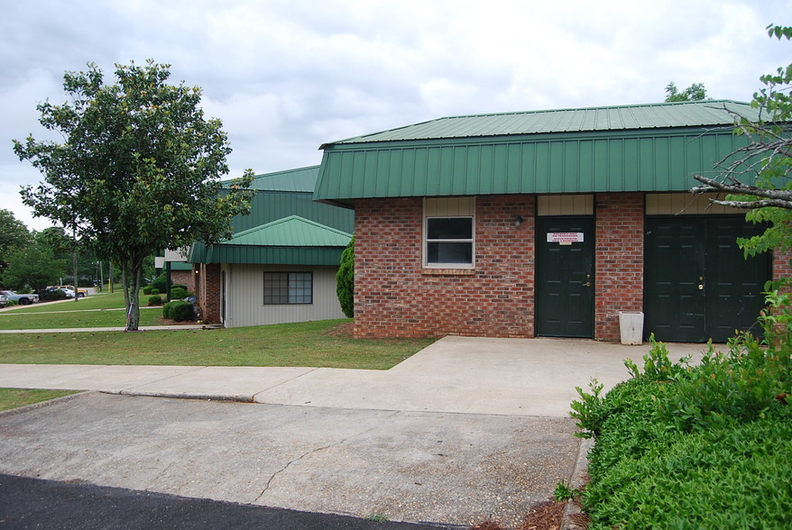 Building Photo - Brookdale Apartments