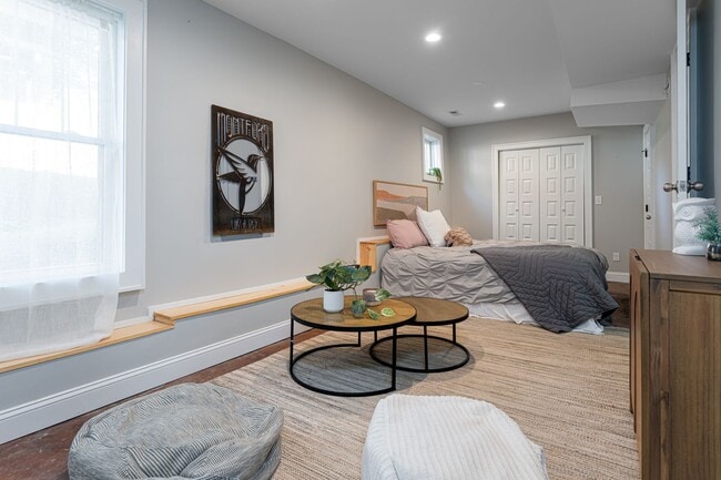 Building Photo - Beautifully Updated House - Awesome Montford Location