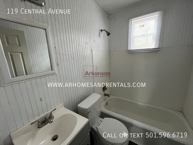 Building Photo - 119 Central Ave