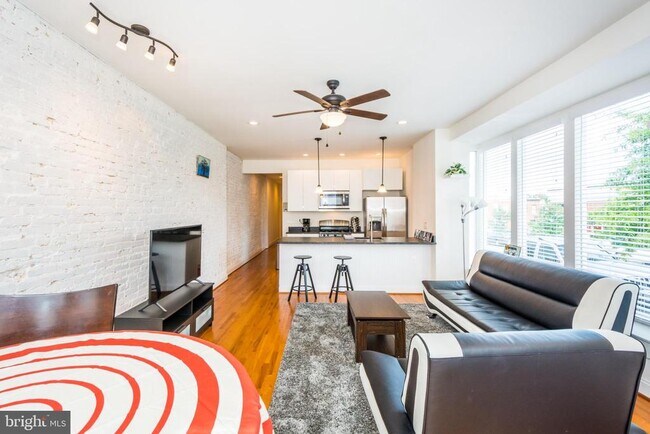 Building Photo - 600 S Linwood Ave