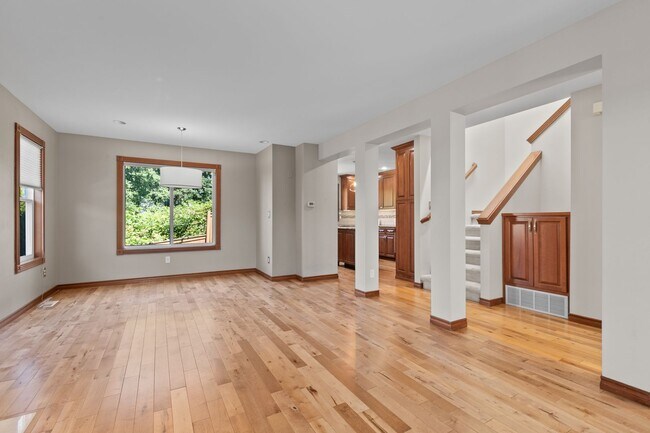 Building Photo - 3Bd/3Ba Seattle House