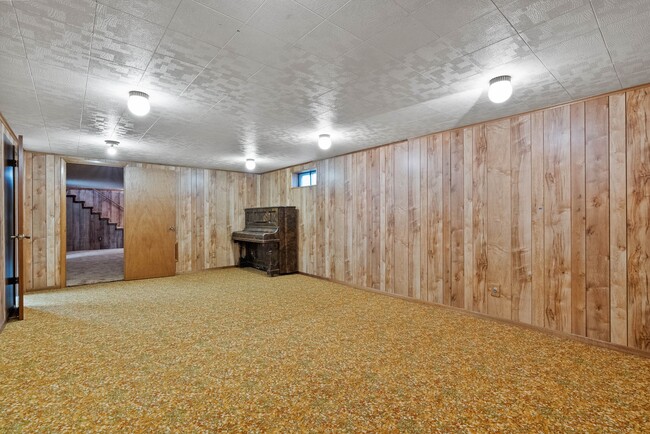 Building Photo - 14715 E 14th Ave