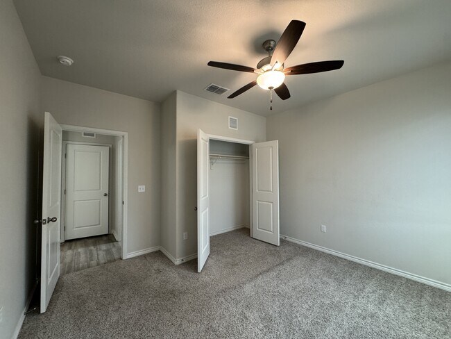Building Photo - 8142 Luz de Luna St