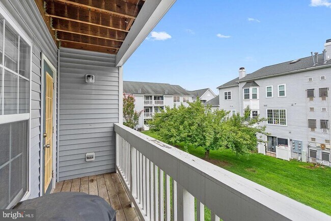 Building Photo - 645 Constellation Square SE
