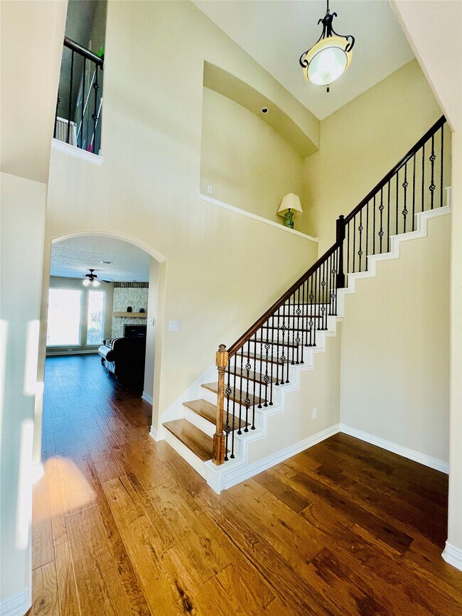 Building Photo - 14303 Tasmania Ct